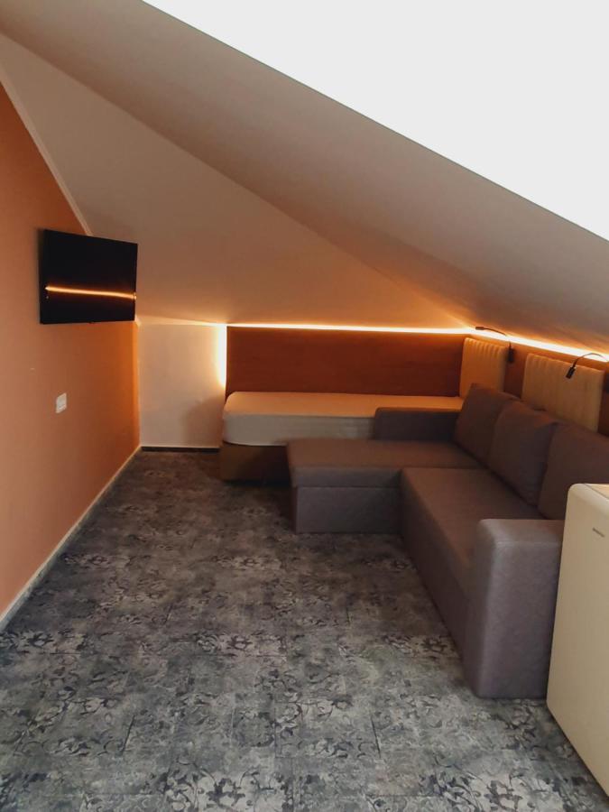 Stay Inn Rediu Valea Lupului  エクステリア 写真